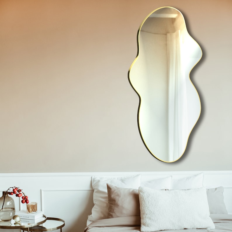 Almas irregular mirror