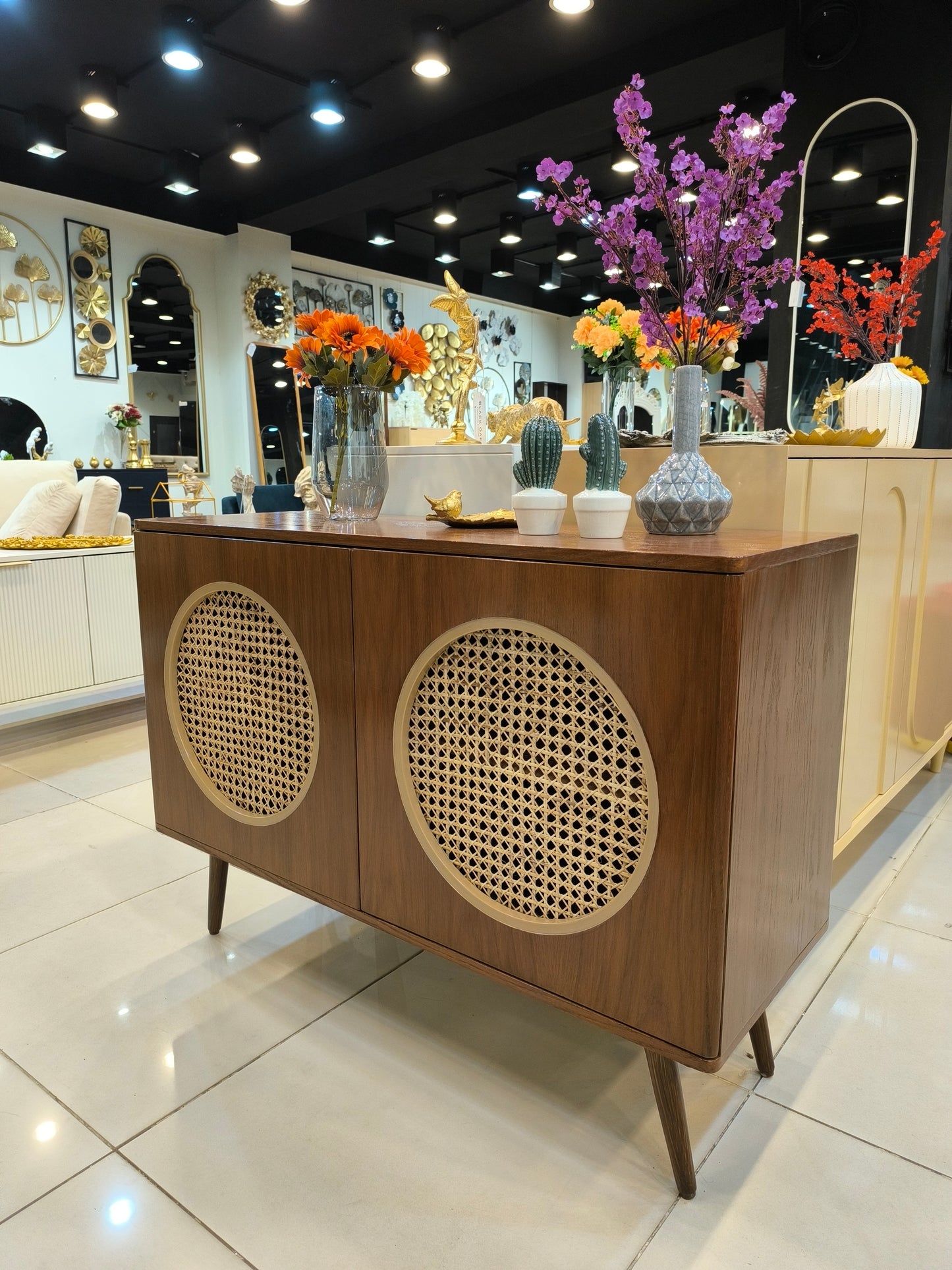 Niro rattan console