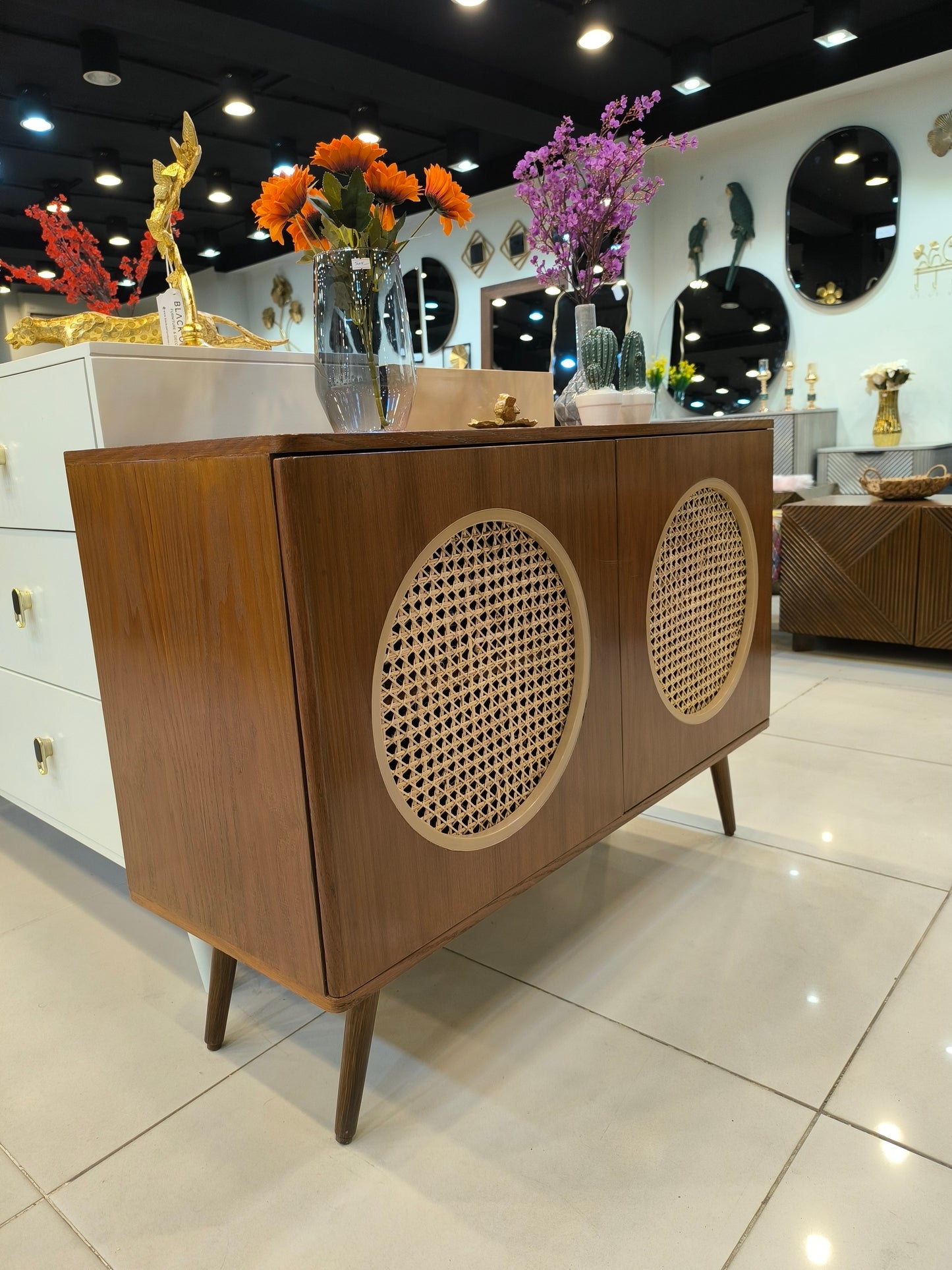 Niro rattan console