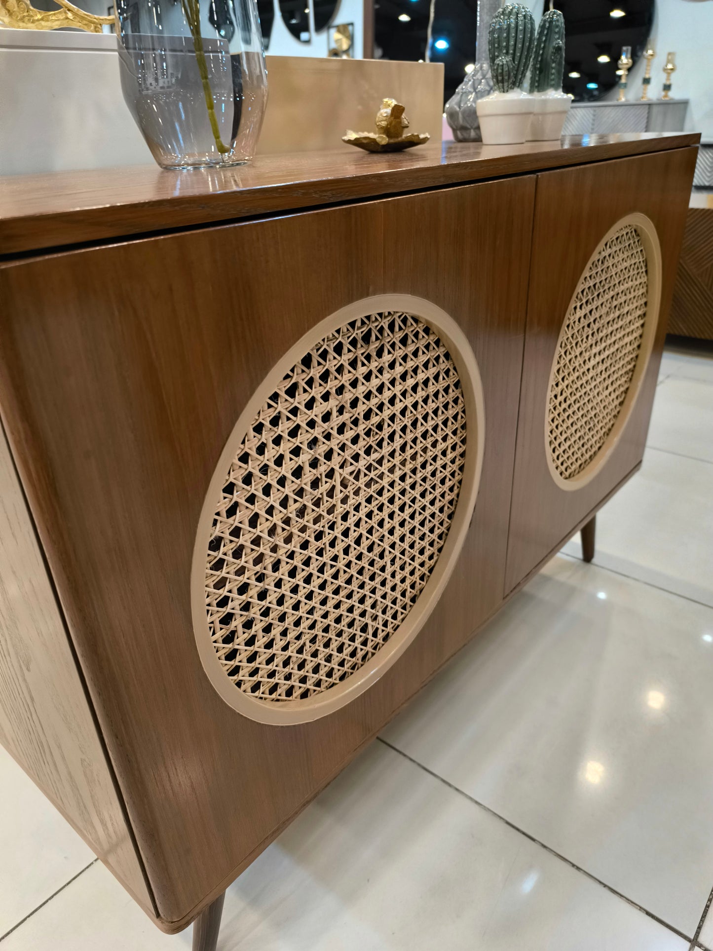 Niro rattan console