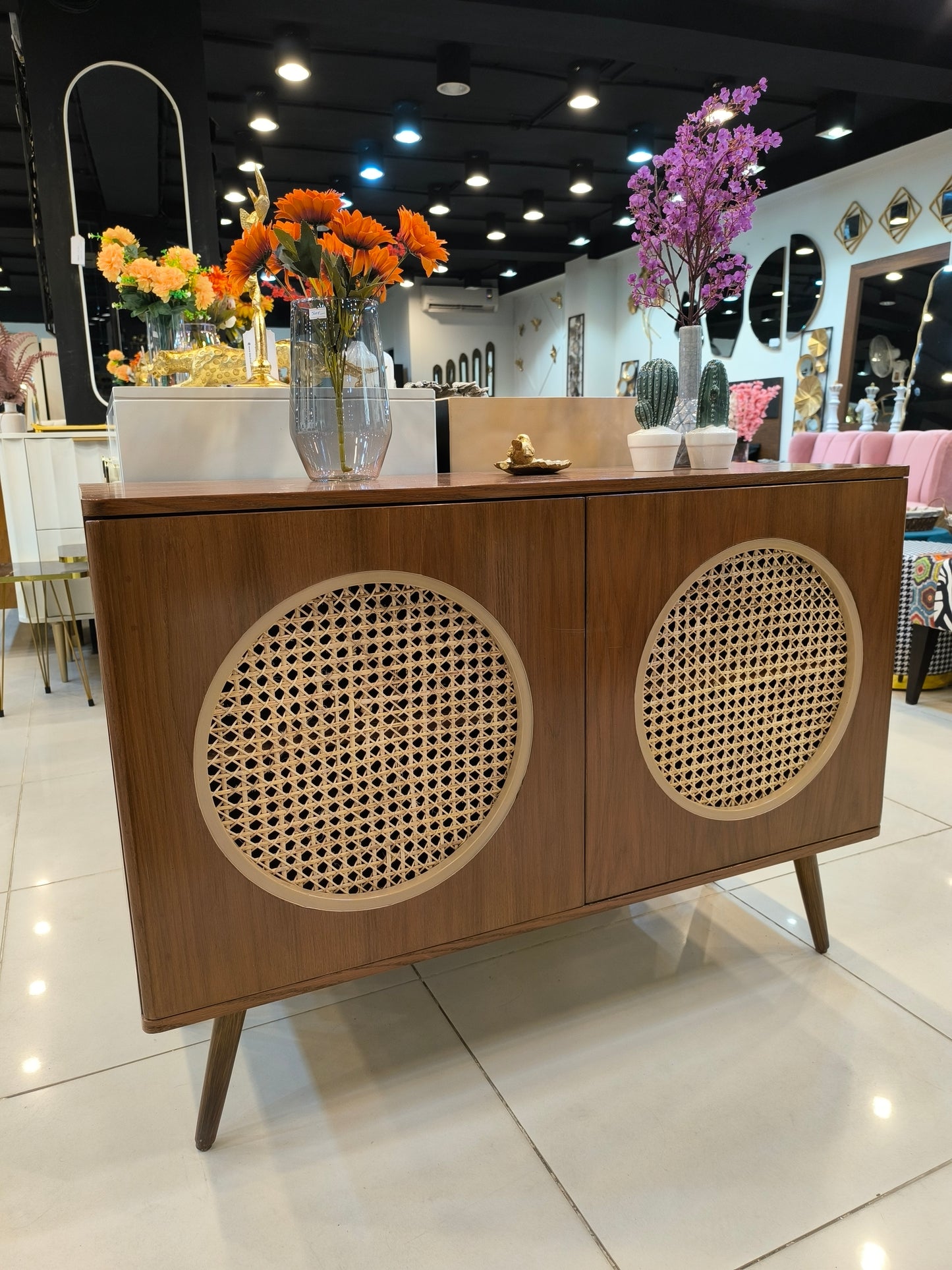 Niro rattan console